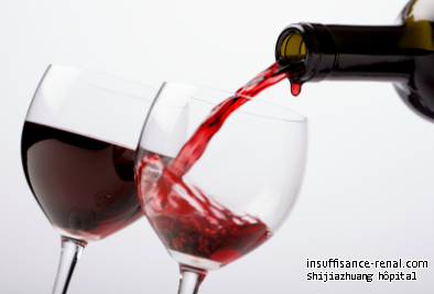 Peuvent la malade de néphrite chroniique boire le vin rouge