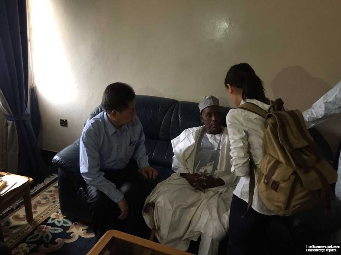 Les patients atteints de la maladie rénale du Nigeria profitent de la médecine chinoise.